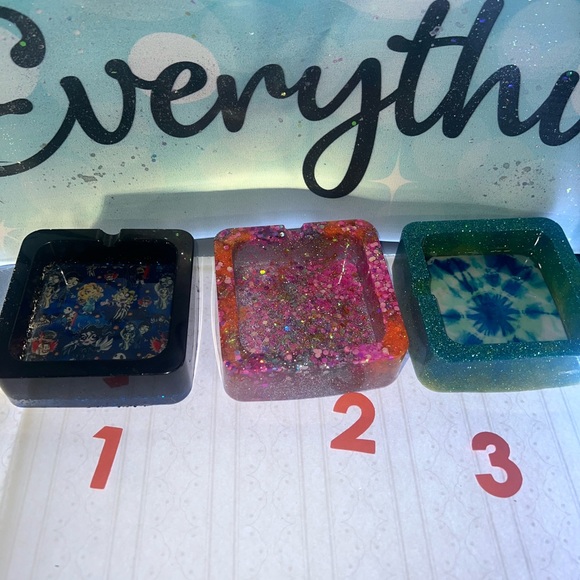 Ashtrays - Picture 6 of 11